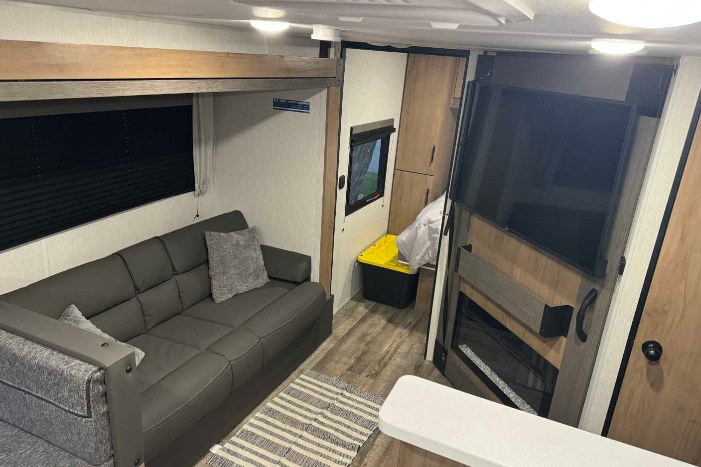 Cozy and Bright Campsite Reserve 26CJ Travel Trailer