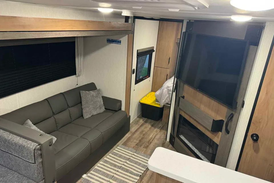 Cozy and Bright Campsite Reserve 26CJ Travel Trailer
