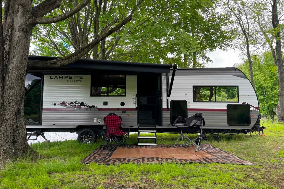 Cozy and Bright Campsite Reserve 26CJ Travel Trailer