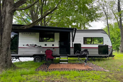 Cozy and Bright Campsite Reserve 26CJ Travel Trailer