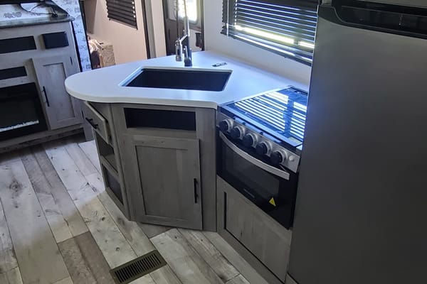 Welcome to Your Home Away from Home! 2021 303BH Keystone Springdale-Fun for all- Pet Friendly
