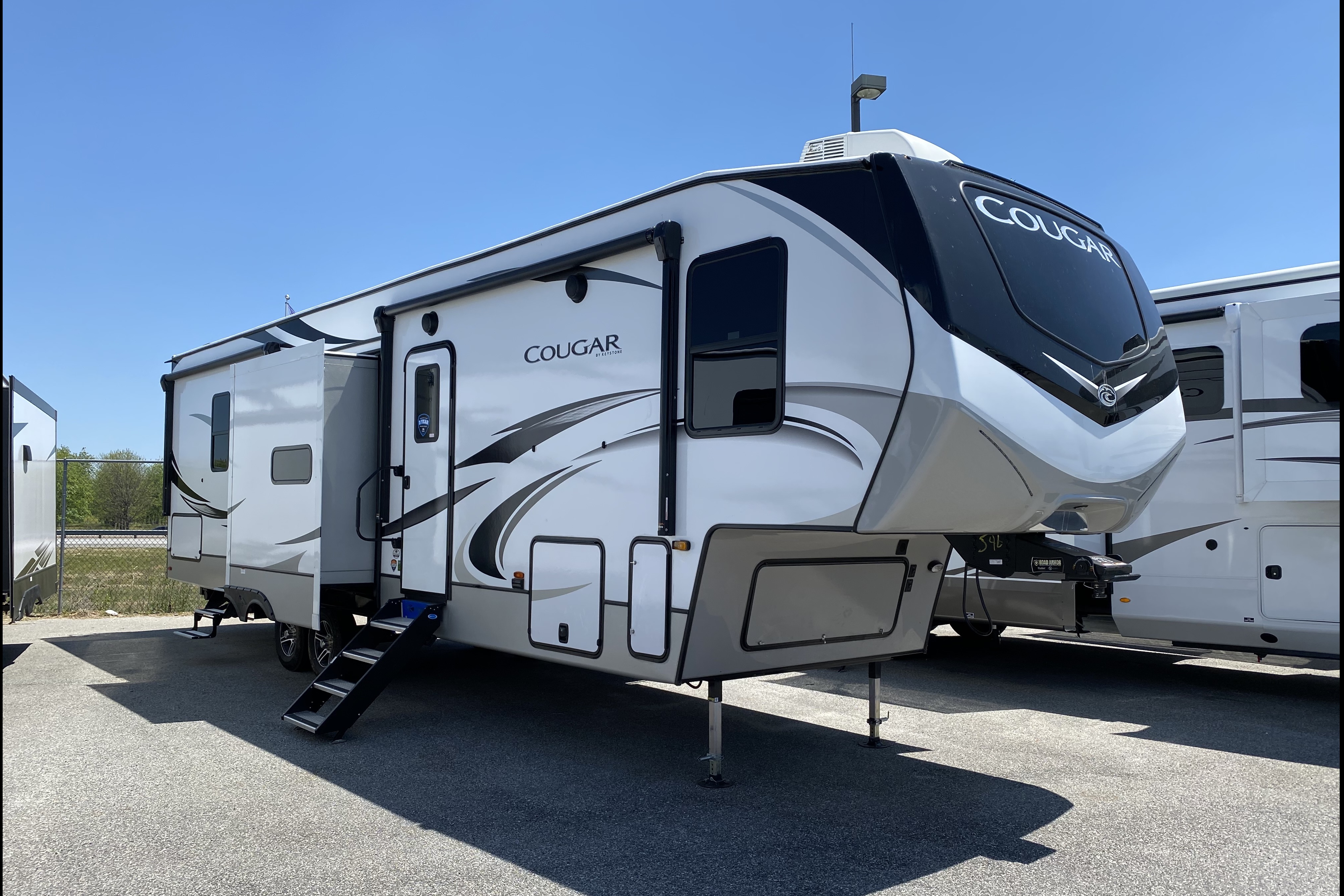 Cougar Camping 364-BHL Fifth Wheel