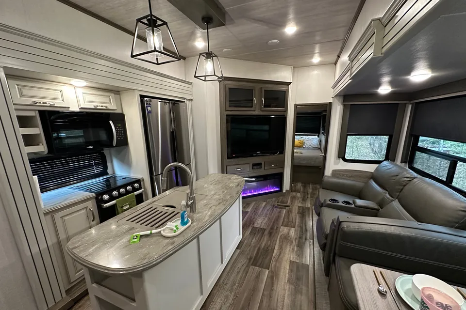 Cougar Camping 364-BHL Fifth Wheel