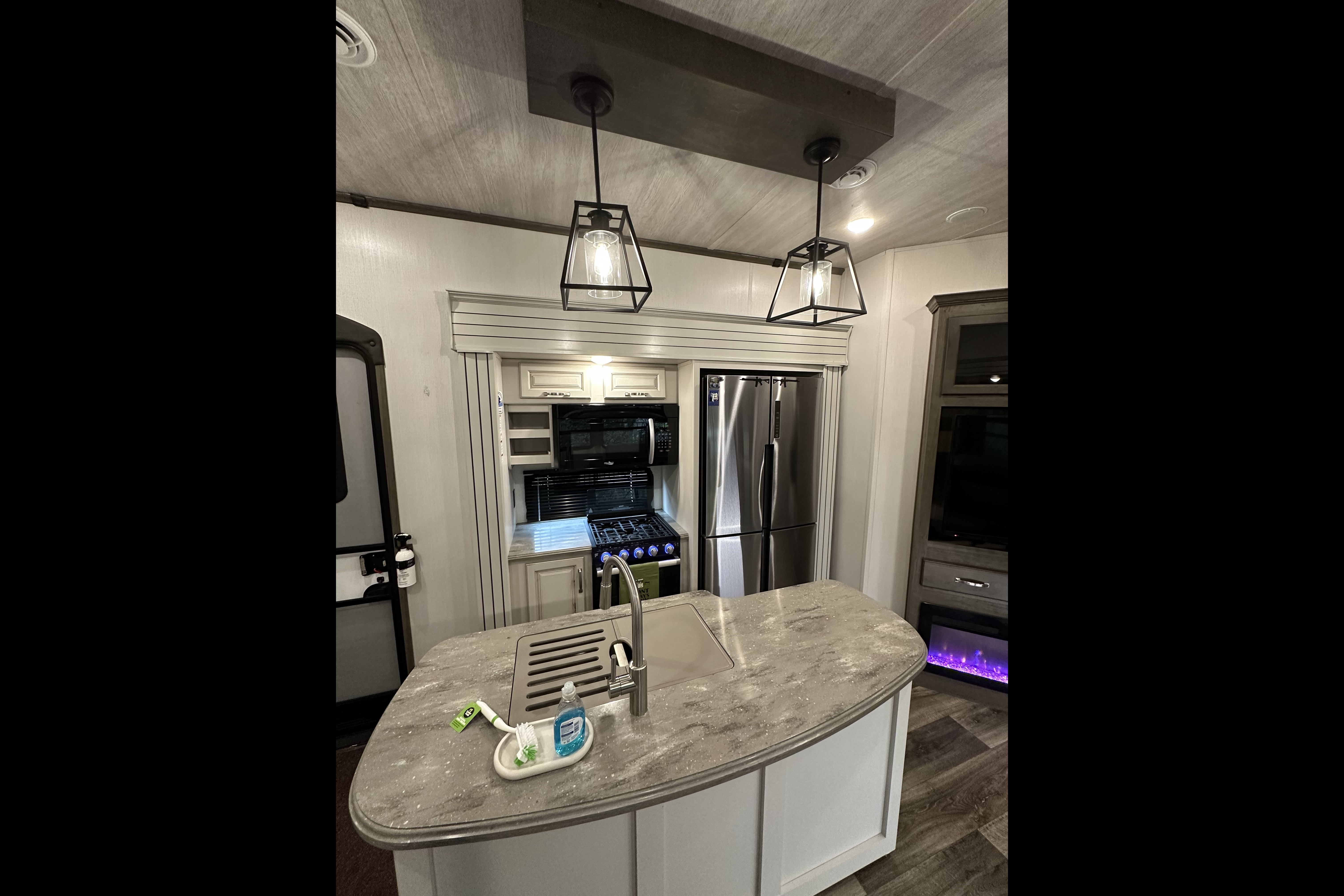 Cougar Camping 364-BHL Fifth Wheel