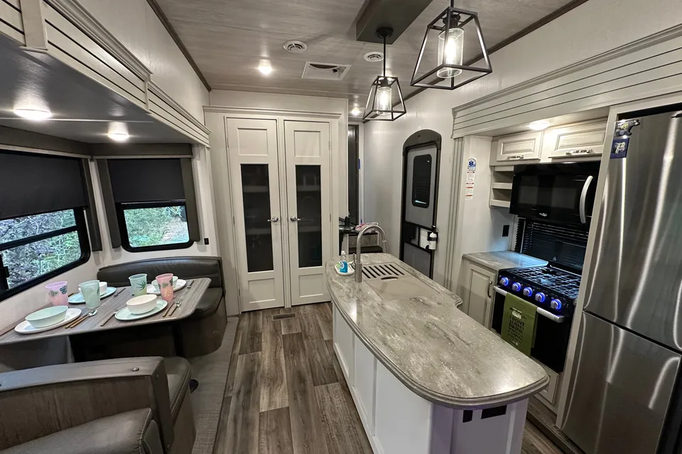 Cougar Camping 364-BHL Fifth Wheel