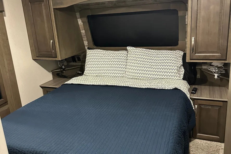 Cougar Camping 364-BHL Fifth Wheel