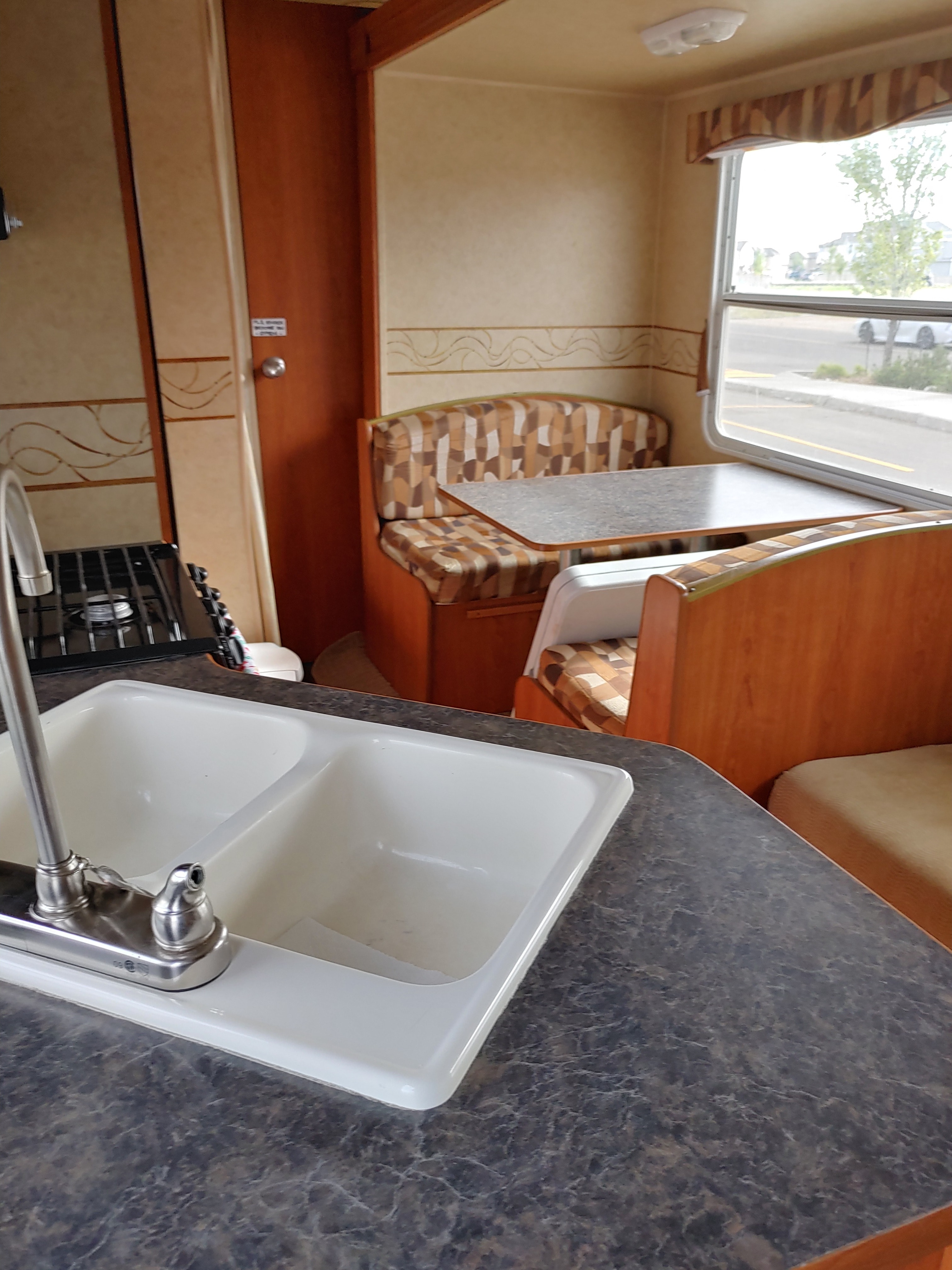 Benjamin's R-Vision 26BHS Travel Trailer