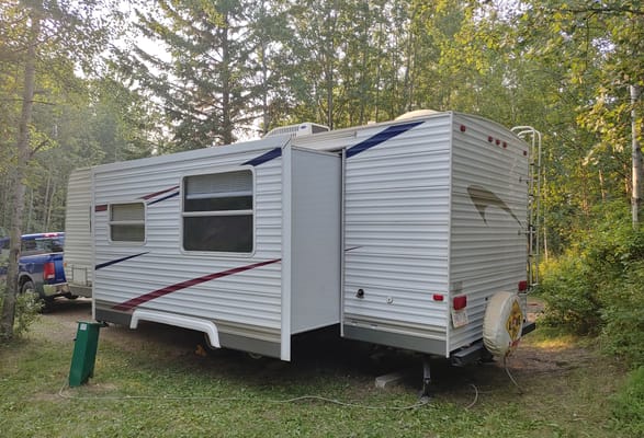 Benjamin's R-Vision 26BHS Travel Trailer