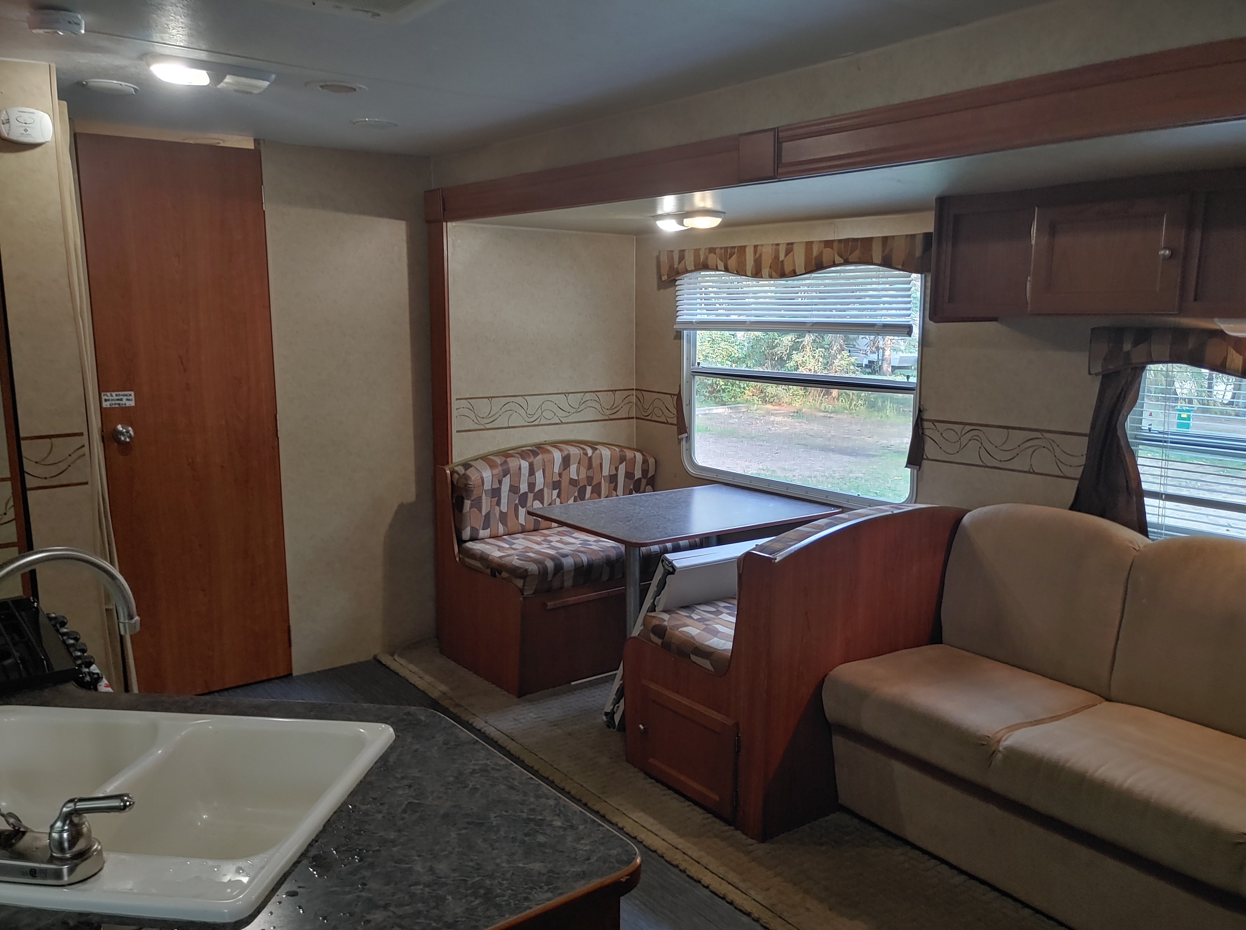 Benjamin's R-Vision 26BHS Travel Trailer