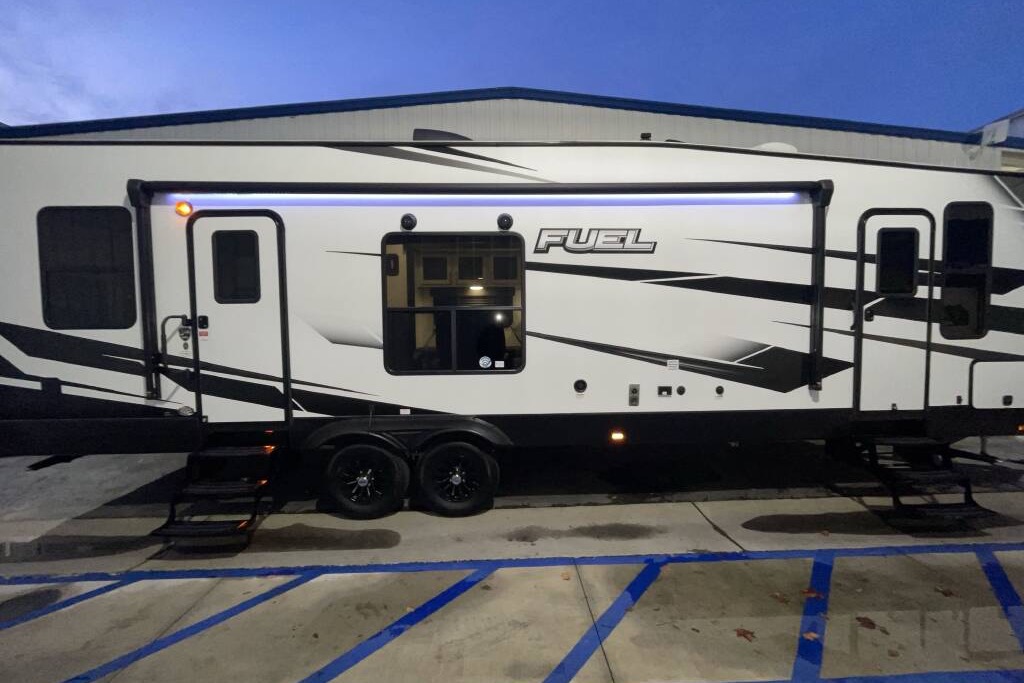 Higgs Toy Hauler (Heartland Fuel 305)