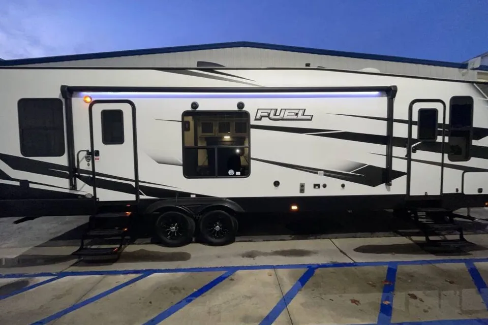 Higgs Toy Hauler (Heartland Fuel 305)
