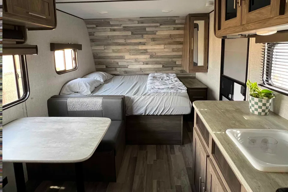 Keystone Zinger Lite 18BH Travel Trailer