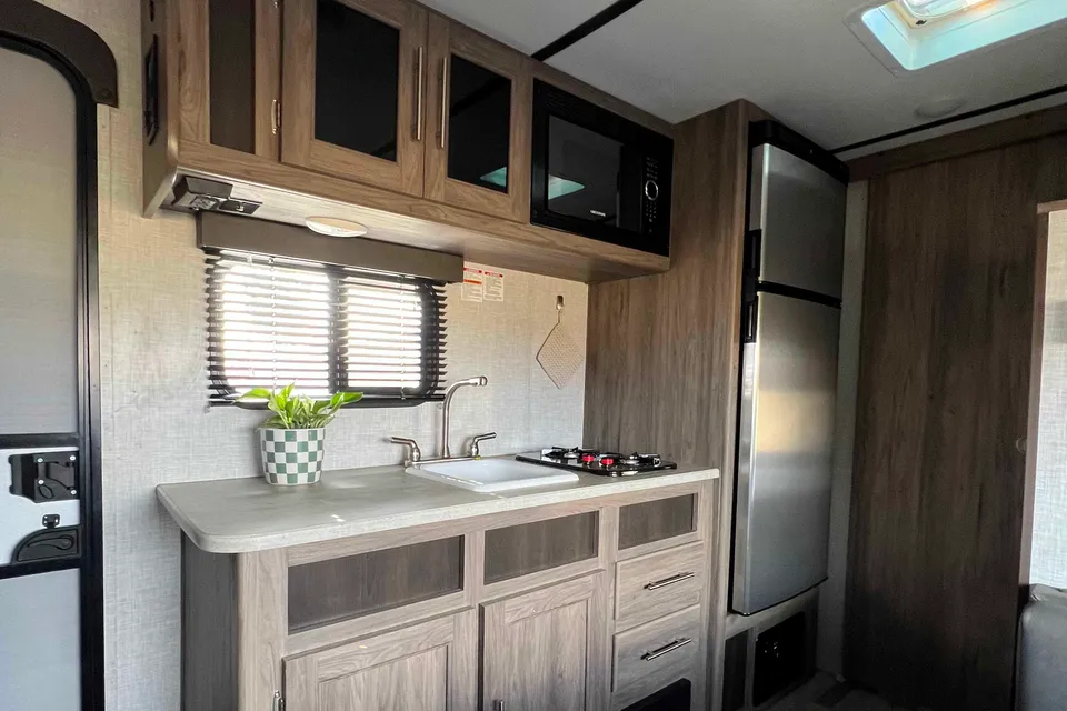 Keystone Zinger Lite 18BH Travel Trailer