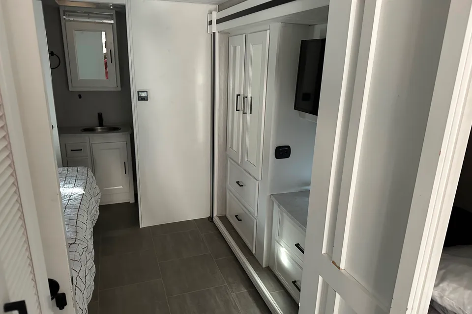 Daniel's 2023 Coachmen Encore 375rb Class A