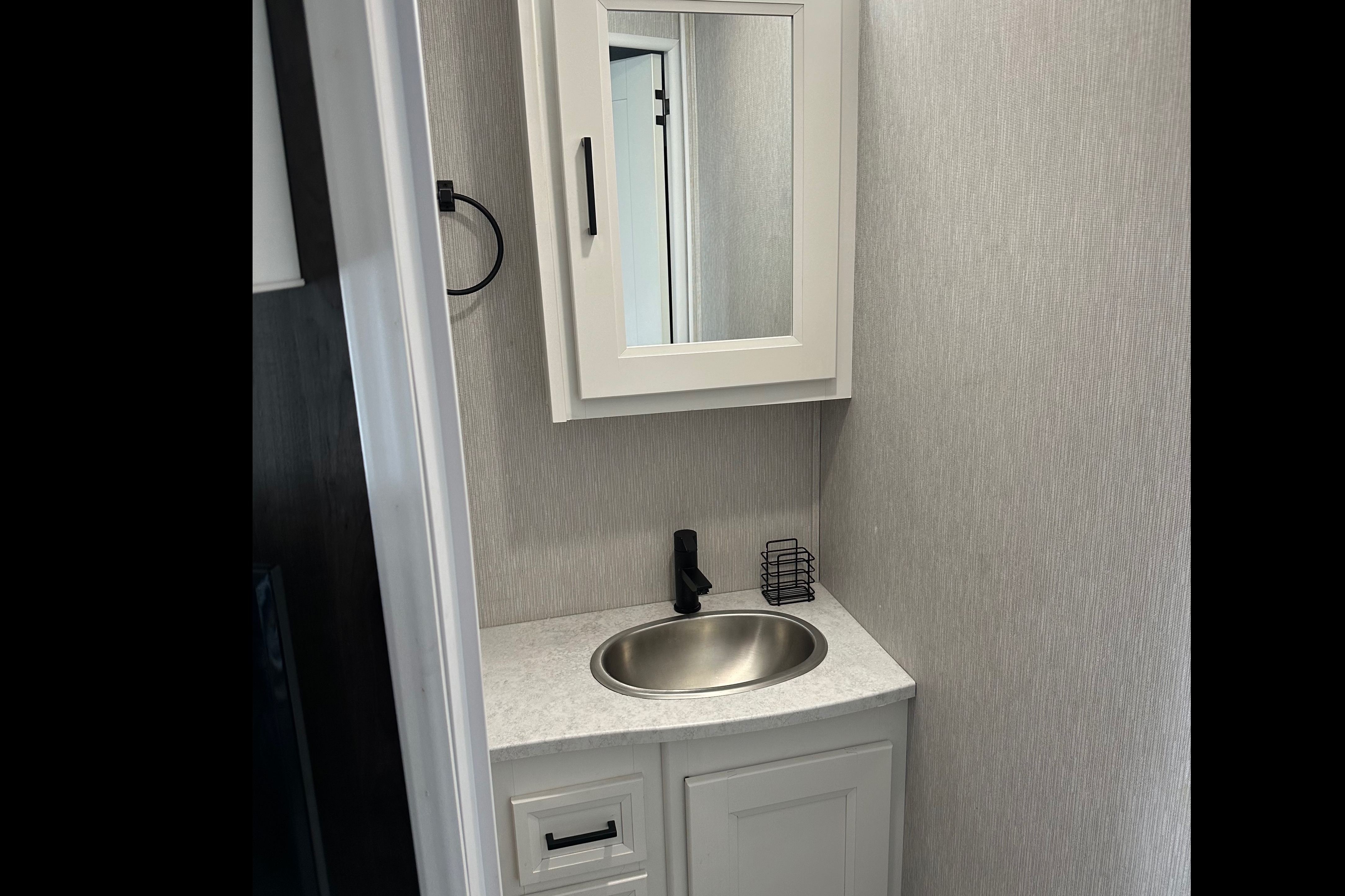 Daniel's 2023 Coachmen Encore 375rb Class A