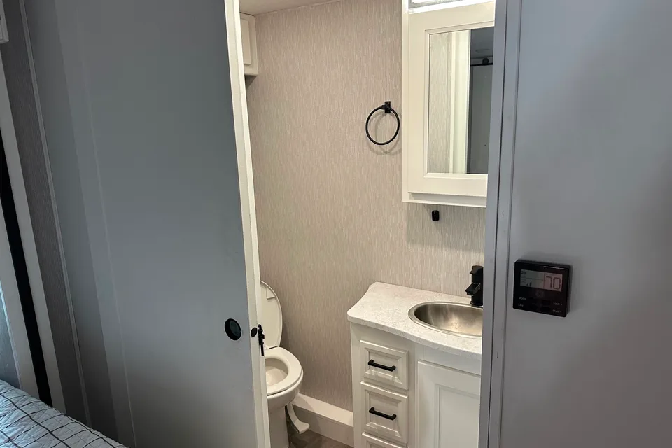 Daniel's 2023 Coachmen Encore 375rb Class A