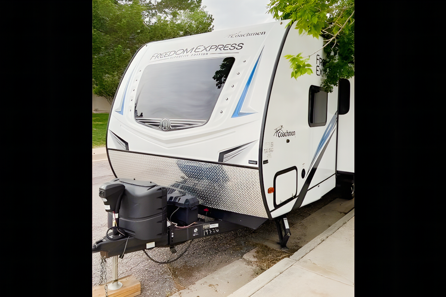 Vitaliy's Coachmen FreedomExpress 257BHS Travel Trailer