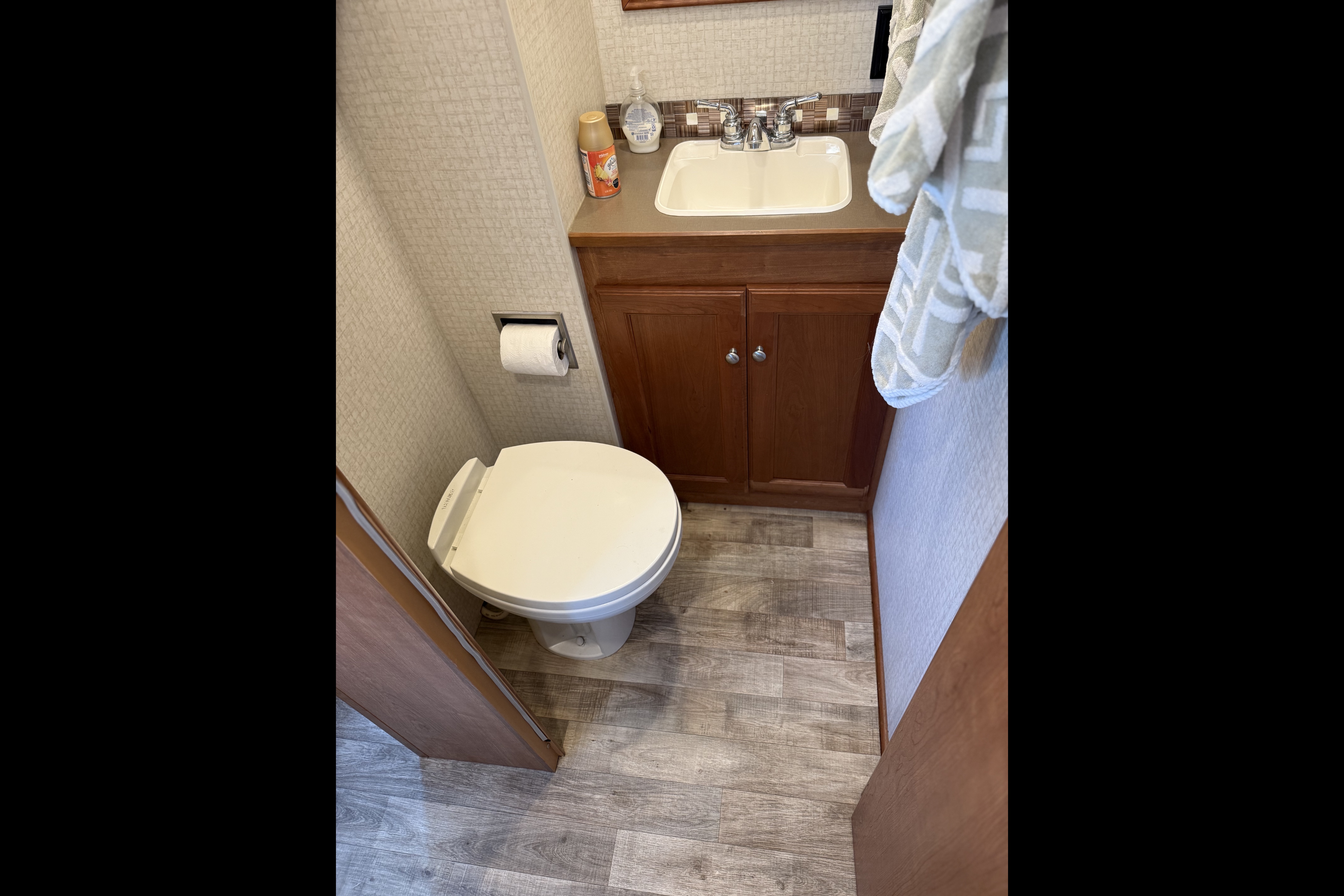 Lidiya's Winnebago Vista 31 KE Class A