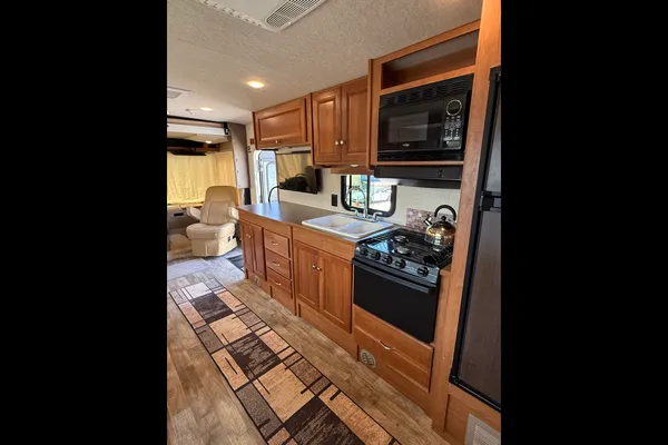 Lidiya's Winnebago Vista 31 KE Class A