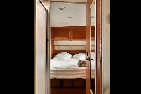 Lidiya's Winnebago Vista 31 KE Class A