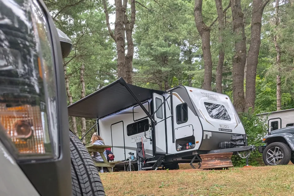 Joe's Coachmen Northern Spirit bijoux Travel Trailer