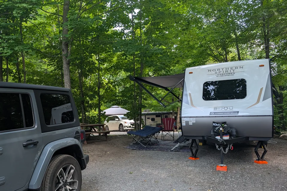 Joe's Coachmen Northern Spirit bijoux Travel Trailer