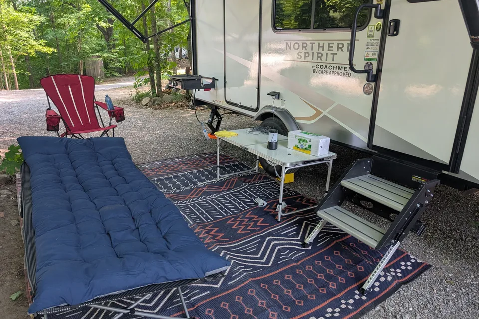Joe's Coachmen Northern Spirit bijoux Travel Trailer