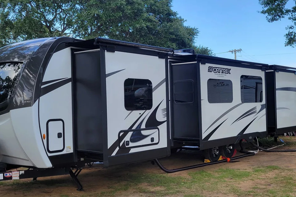 Donald's Venture Sportrek touring edition Travel Trailer