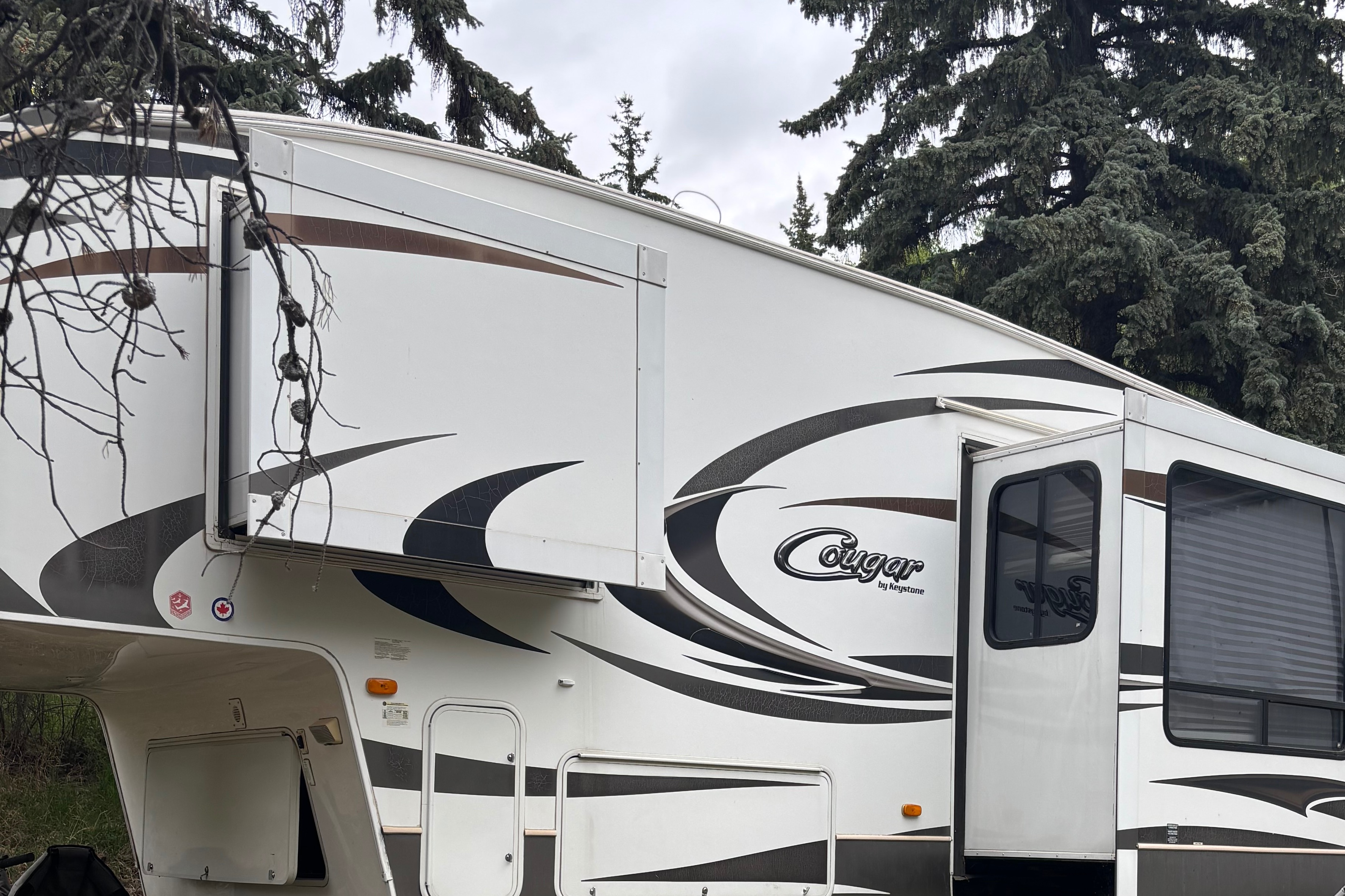 Spacious and Cozy Travel Trailer- Ready for Your Next Adventure!
