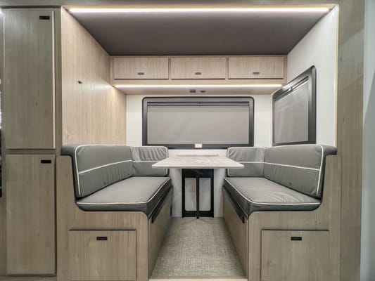 Grand Design Lineage 25FW Class C