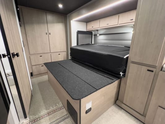 Grand Design Lineage 25FW Class C