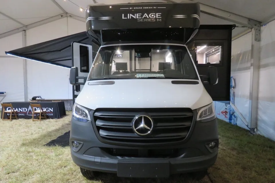 Grand Design Lineage 25FW Class C