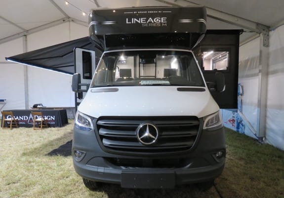 Grand Design Lineage 25FW Class C