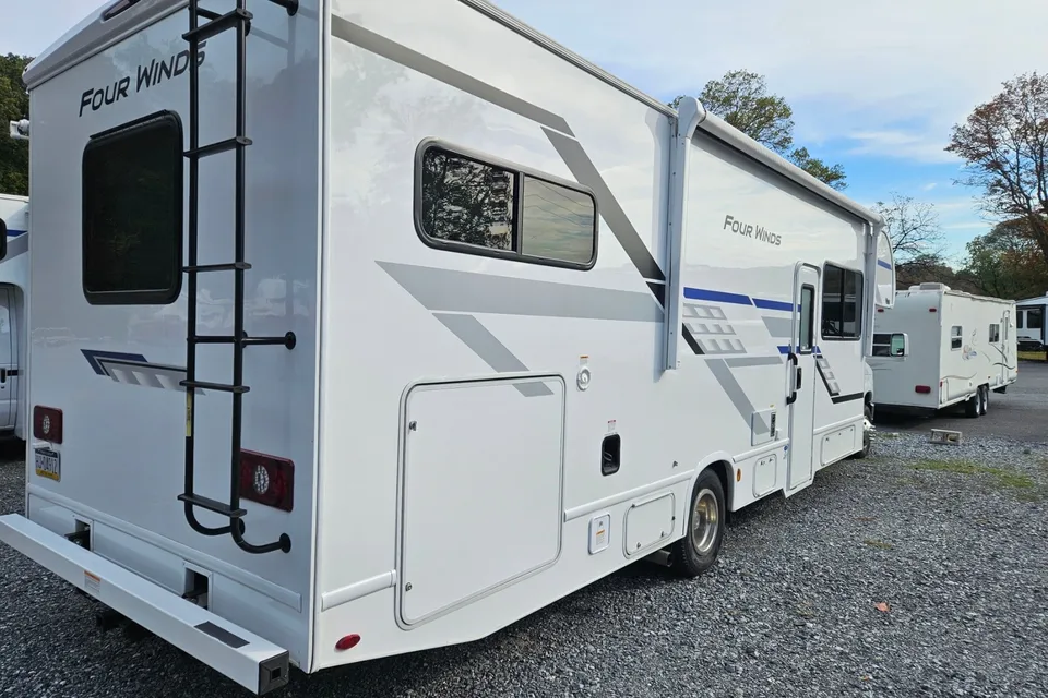 Roadtrip Express!! 2026 Fourwinds Class C 31E