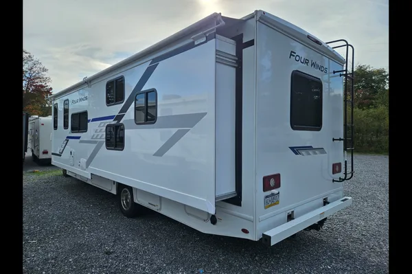 Roadtrip Express!! 2026 Fourwinds Class C 31E