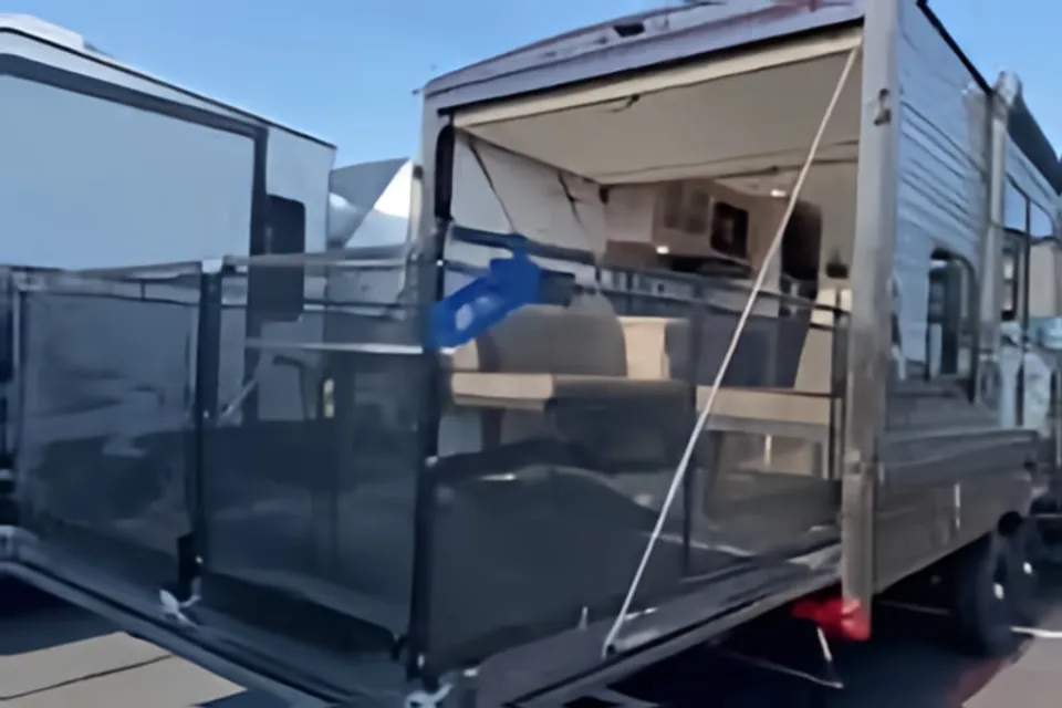 Welcome to your Deck on Wheels! 