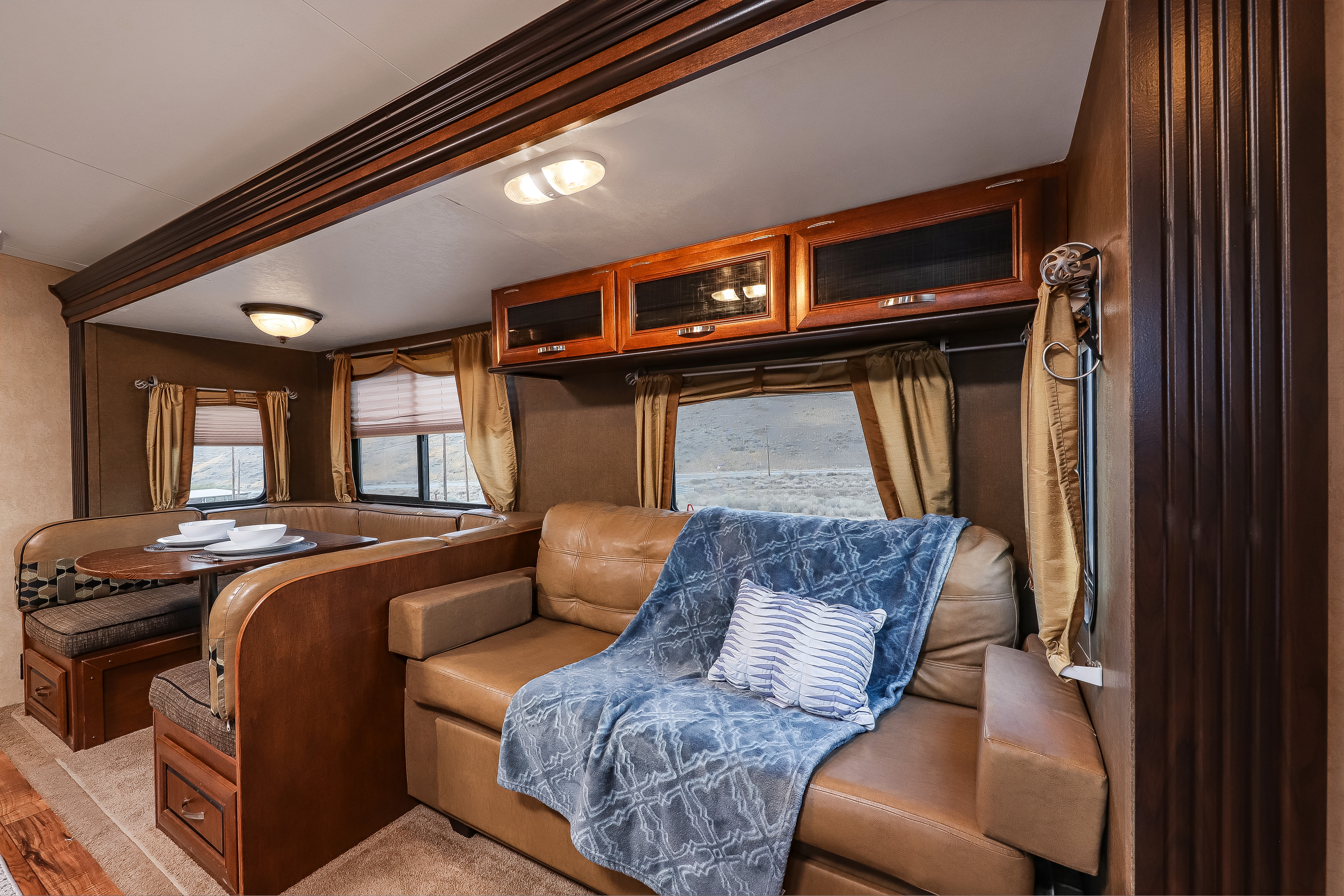Rv Rentals Way of Life's Forest River Vibe 284BHS Travel Trailer LV1