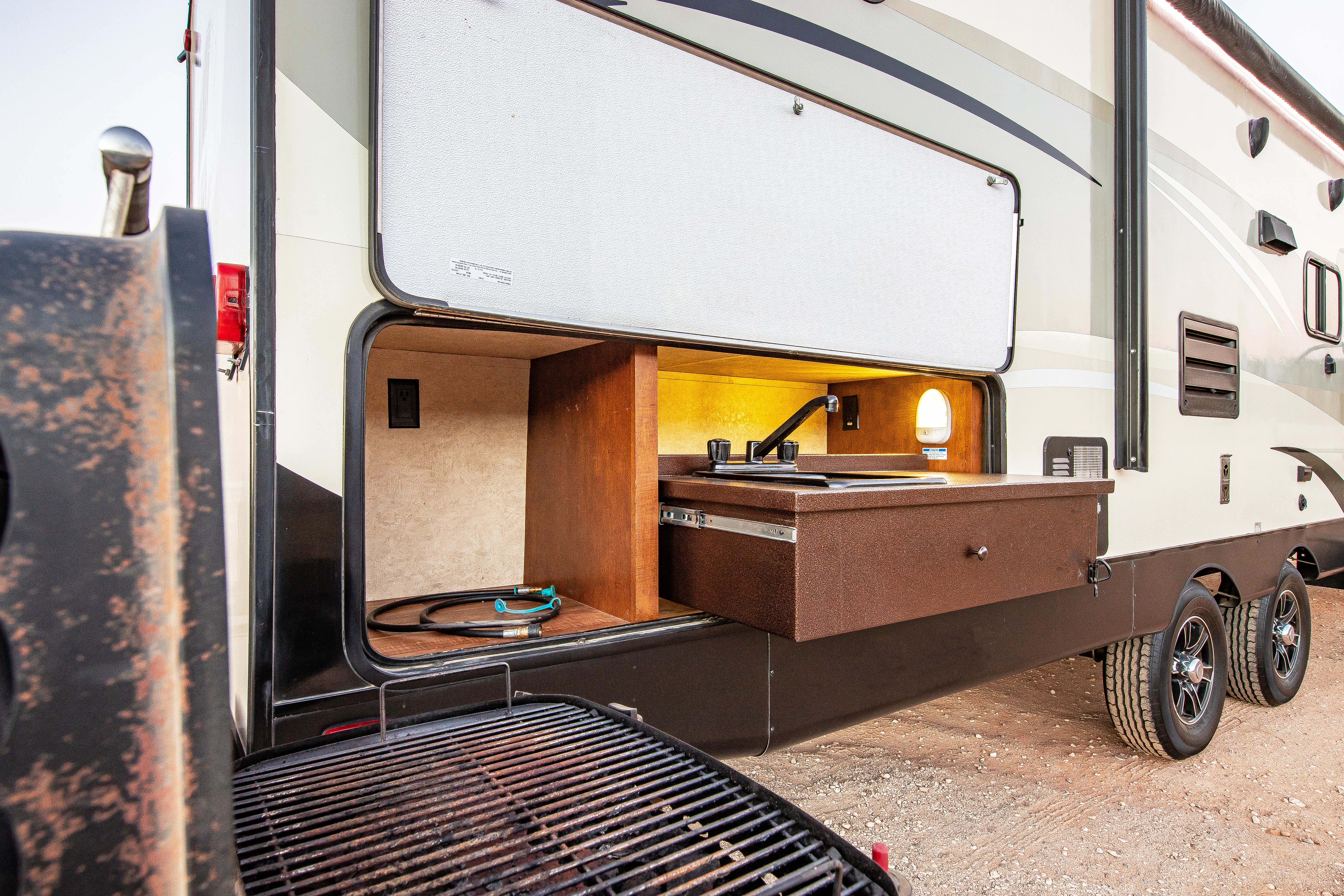 Rv Rentals Way of Life's Forest River Vibe 284BHS Travel Trailer LV1