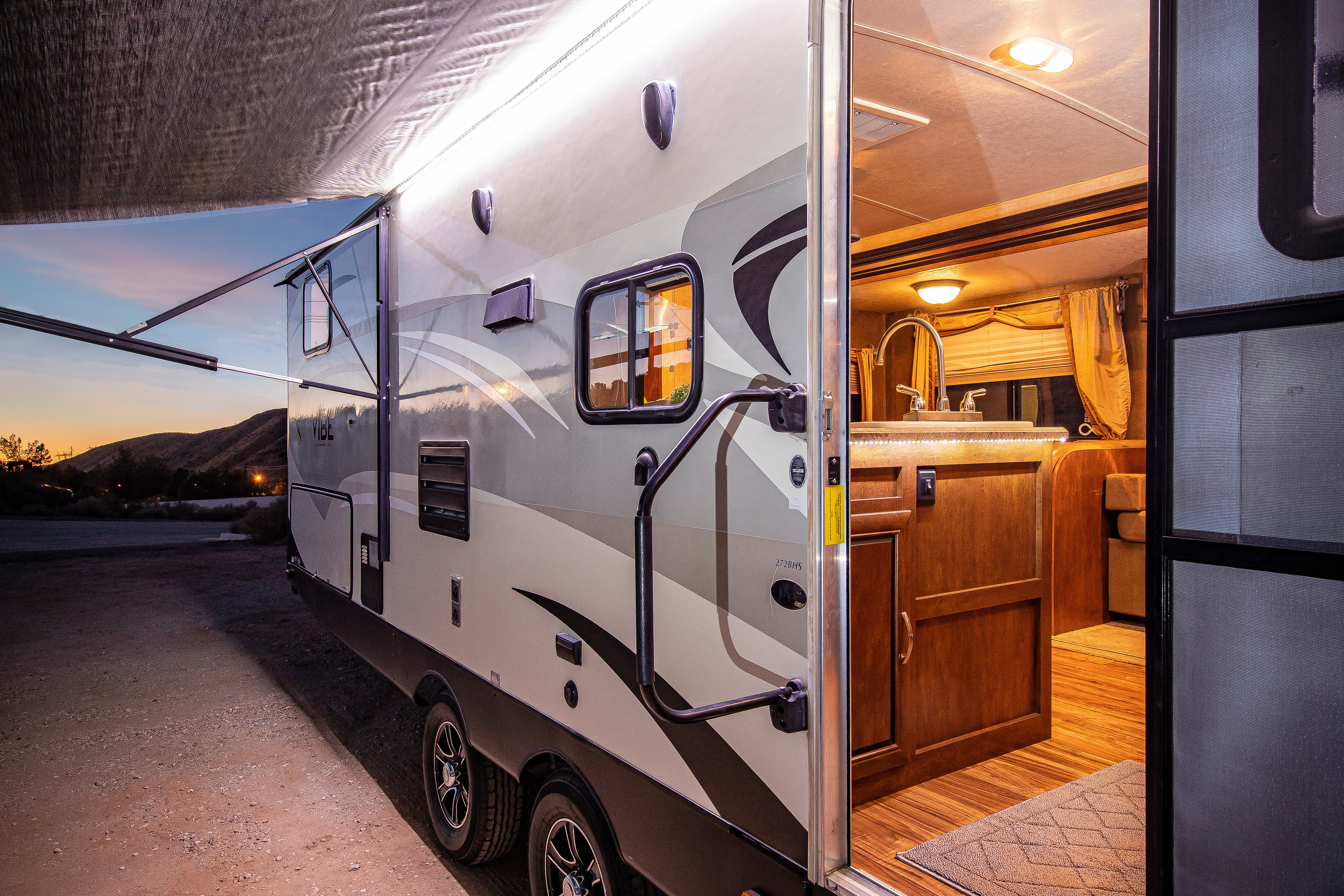 Rv Rentals Way of Life's Forest River Vibe 284BHS Travel Trailer LV1