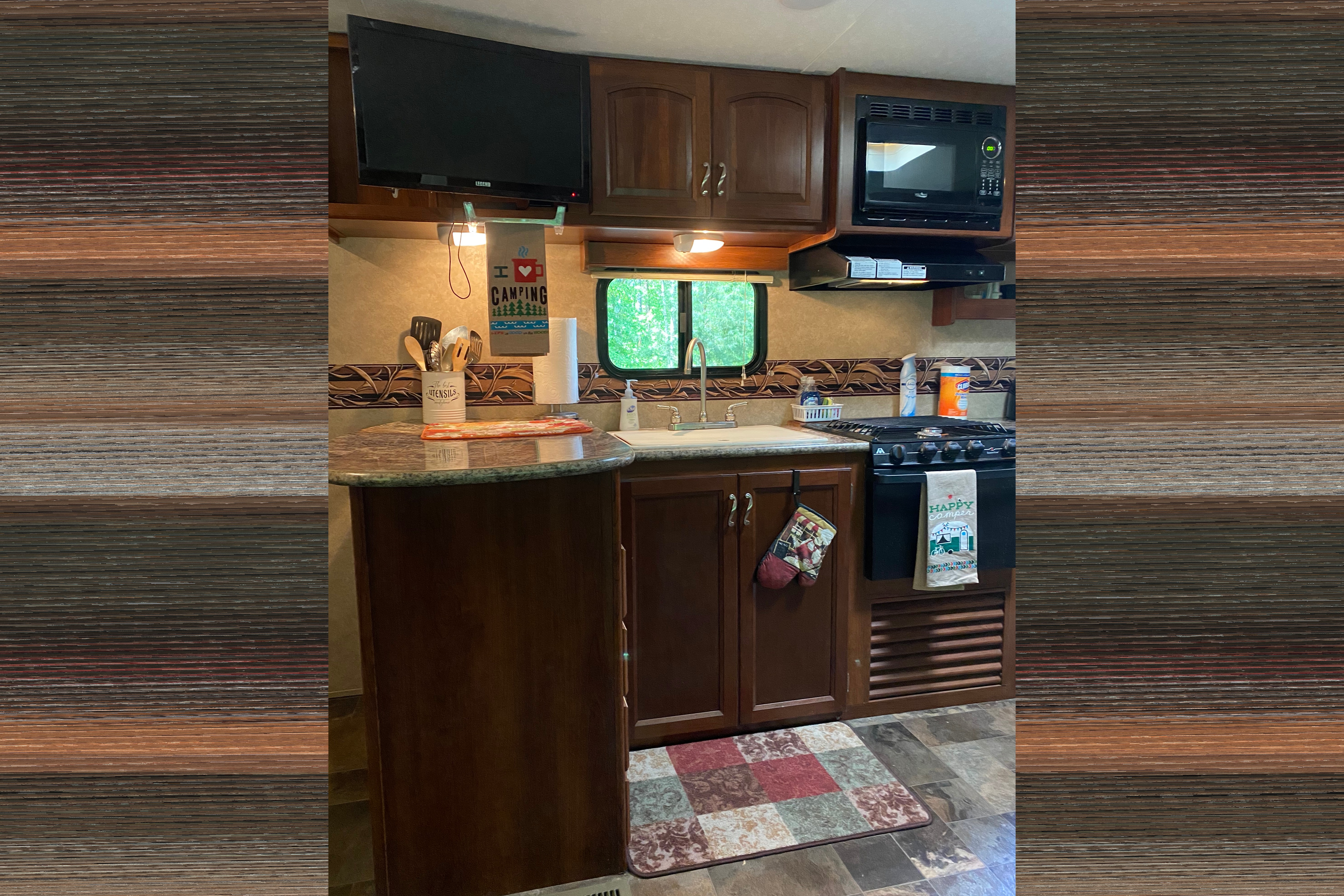 Cozy Camper - Forest River Tracer Ultra Lite Travel Trailer