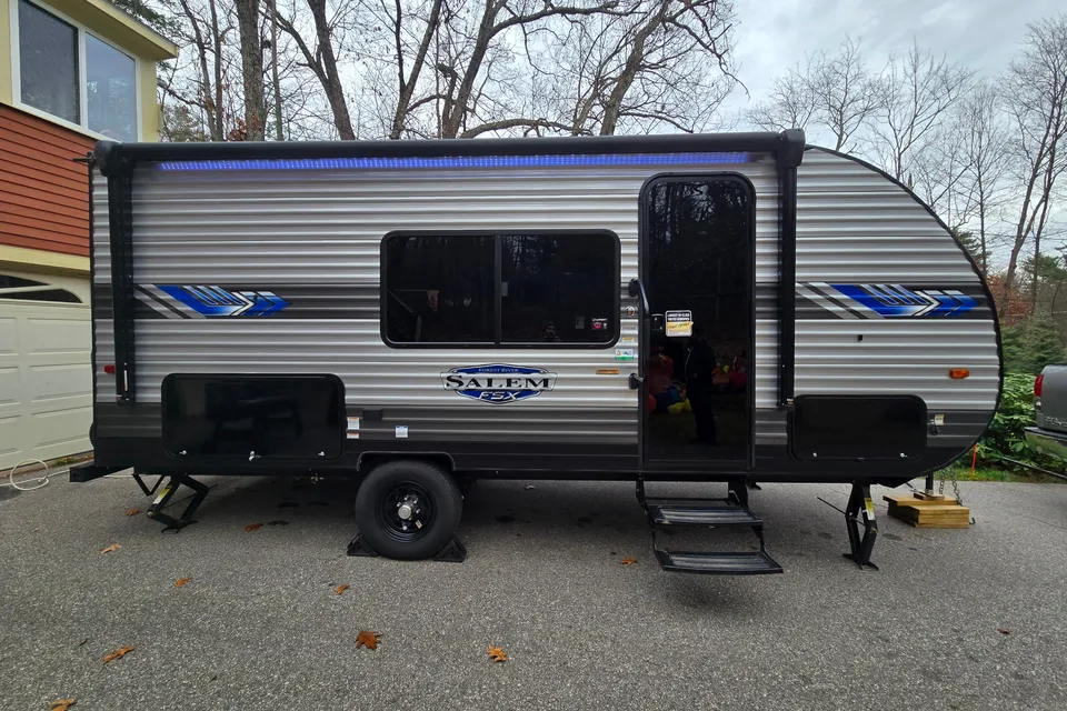 AR's Salem 179DBK Off-grid Travel Trailer
