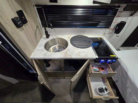 AR's Salem 179DBK Off-grid Travel Trailer