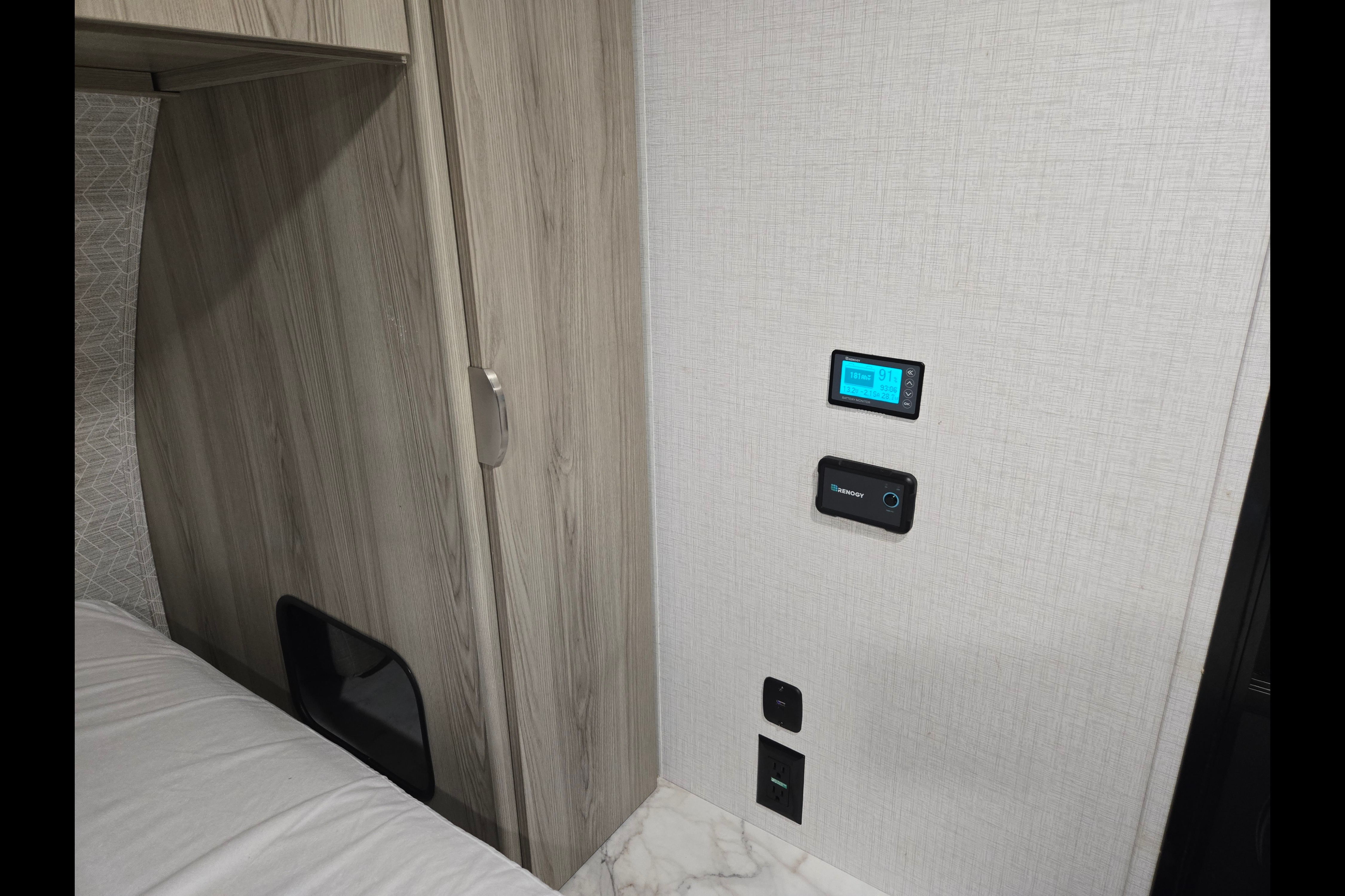 AR's Salem 179DBK Off-grid Travel Trailer