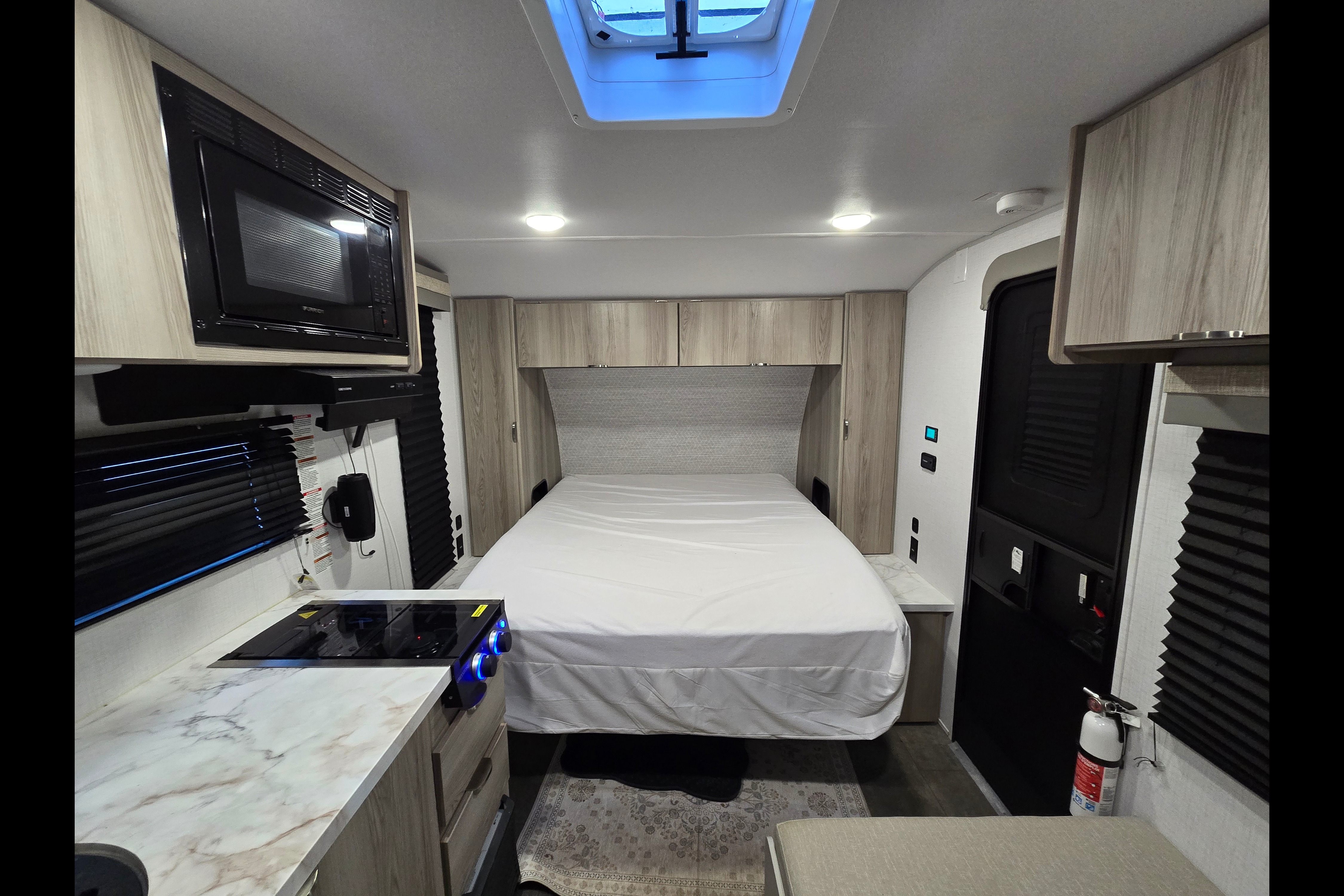 AR's Salem 179DBK Off-grid Travel Trailer