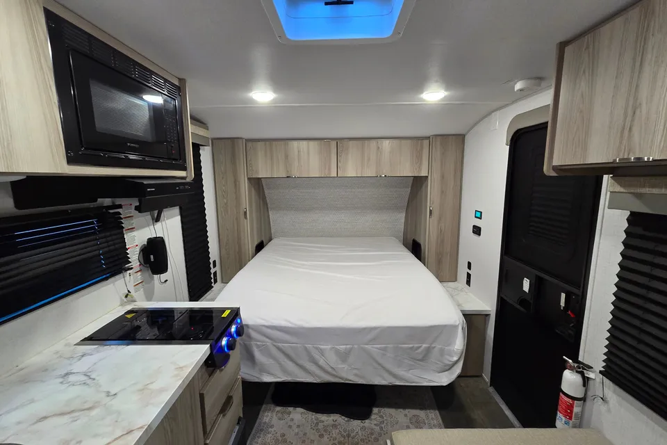 AR's Salem 179DBK Off-grid Travel Trailer
