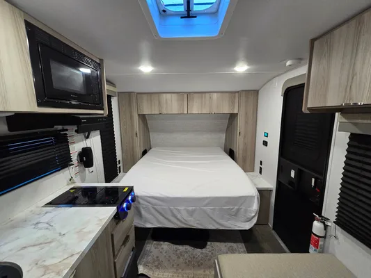 AR's Salem 179DBK Off-grid Travel Trailer