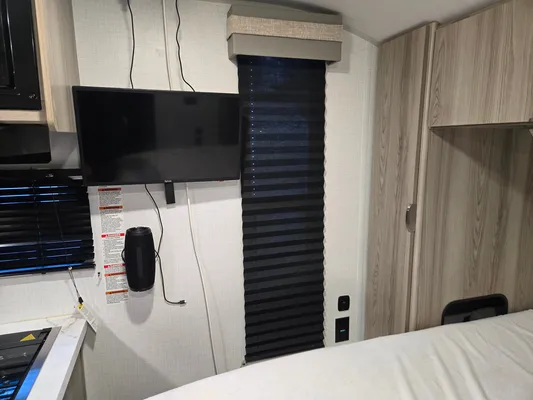 AR's Salem 179DBK Off-grid Travel Trailer