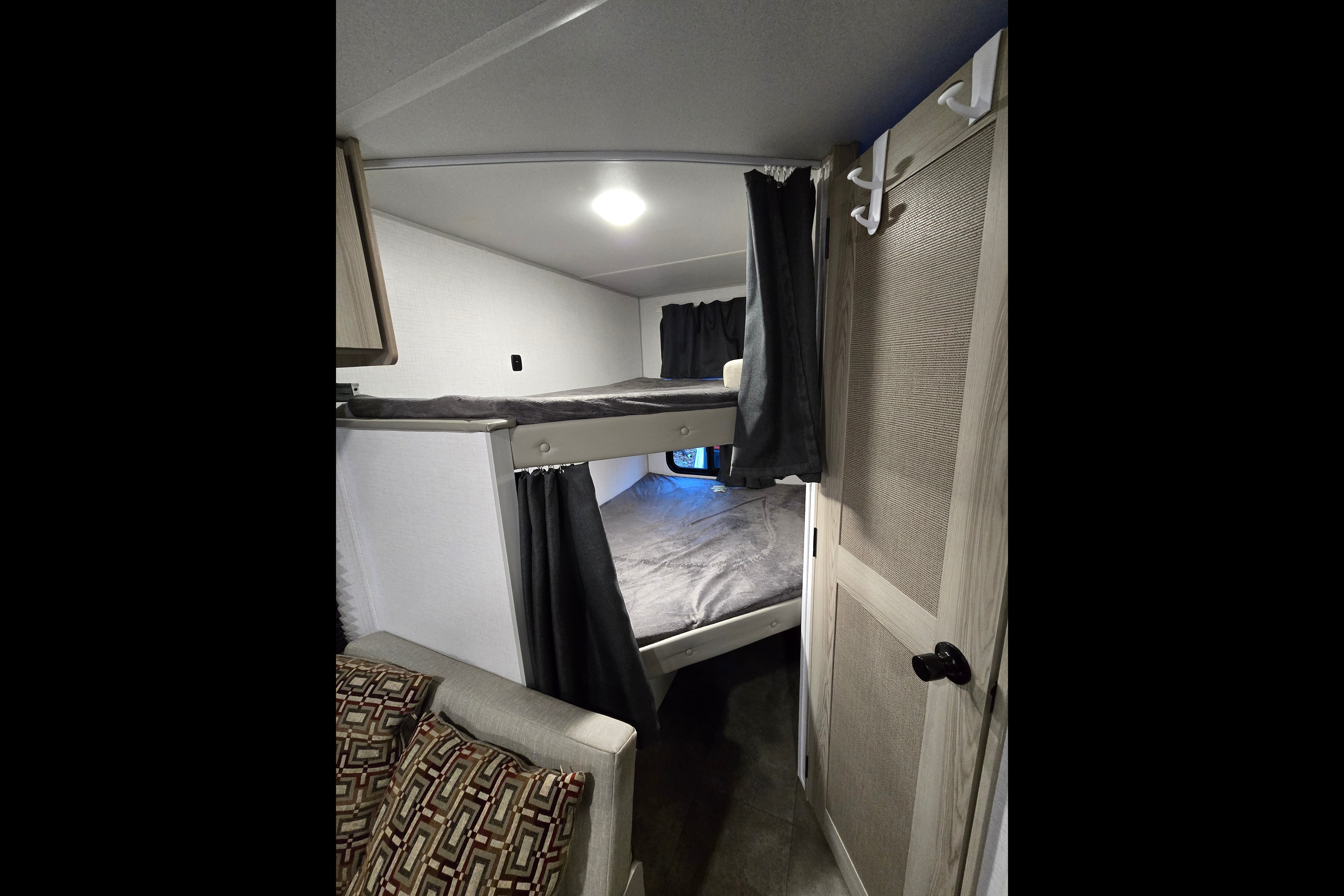 AR's Salem 179DBK Off-grid Travel Trailer
