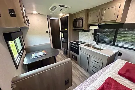 New 2025 Starcraft 24ft. Trailer- free private shuttle - Susi