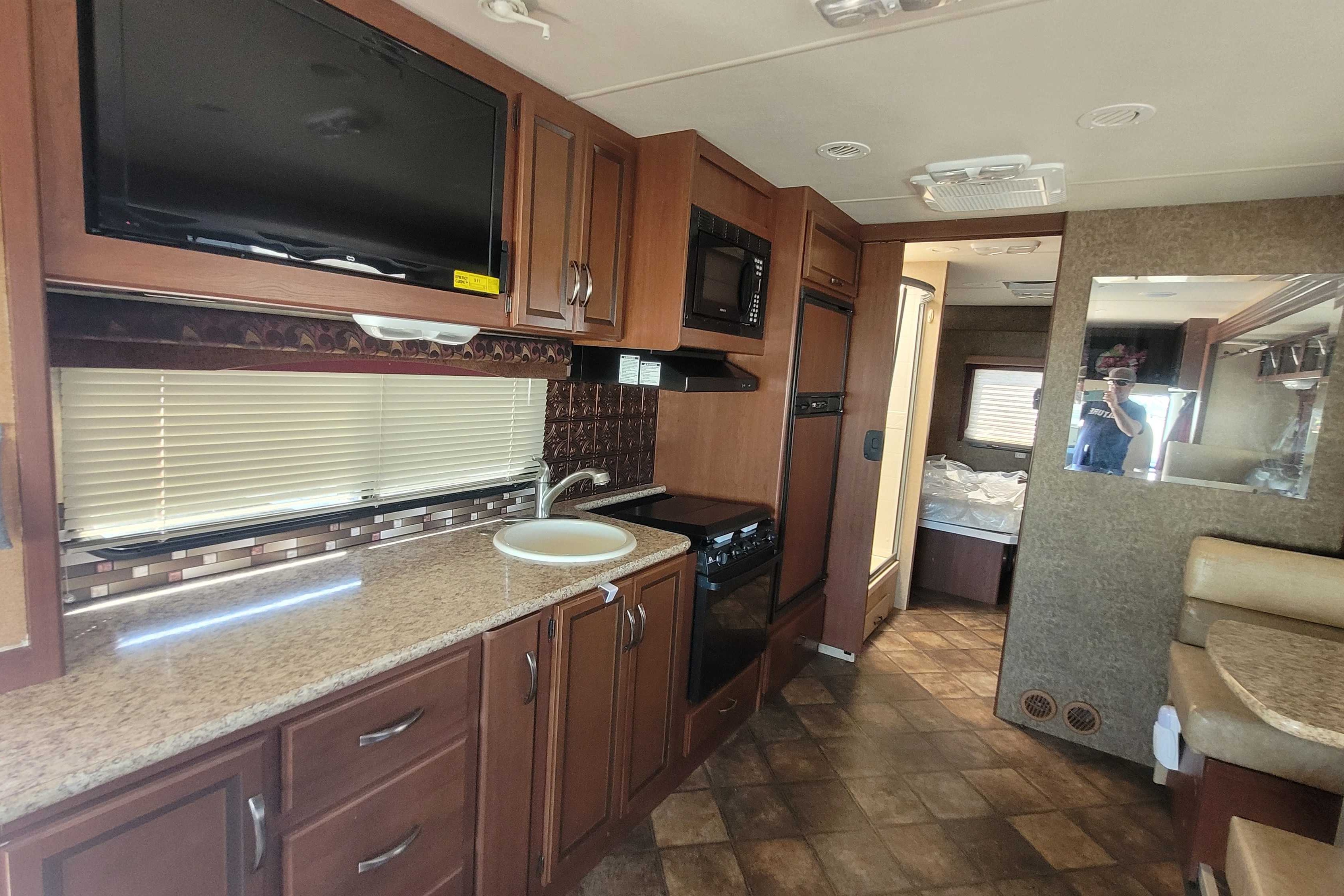 30 ft Thor Motor Coach A.C.E. Class A